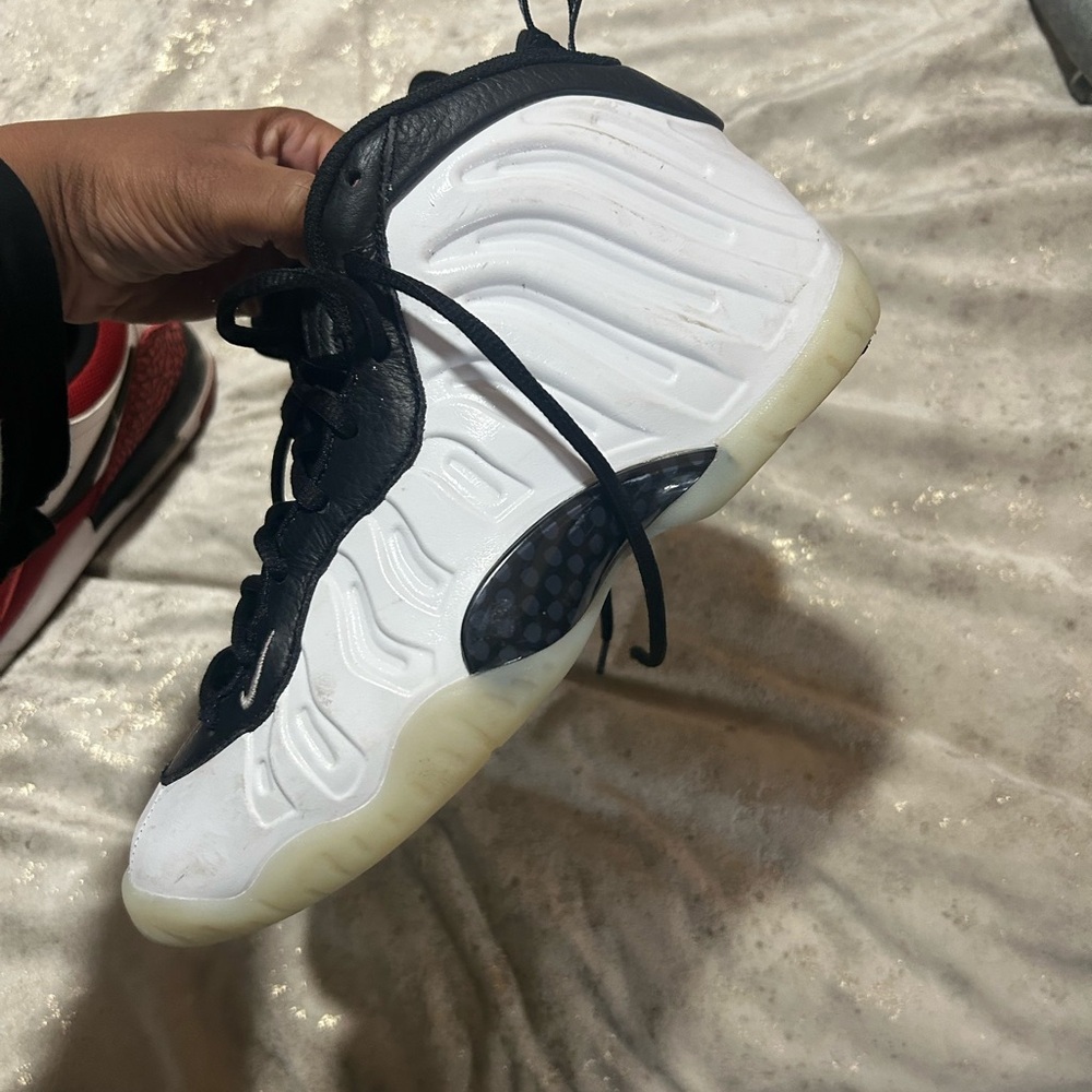 Foamposites black and white